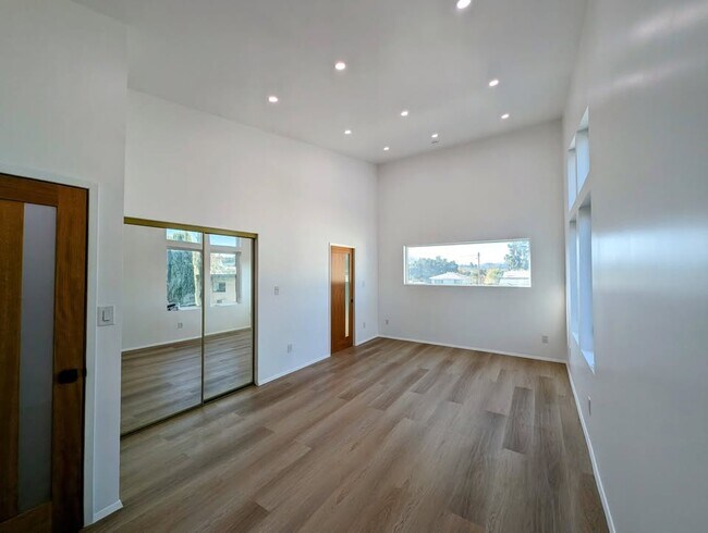 Building Photo - 720 San Pascual Ave