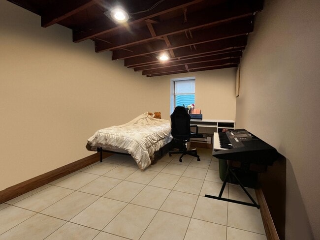 Building Photo - 1010 16th Ave SE