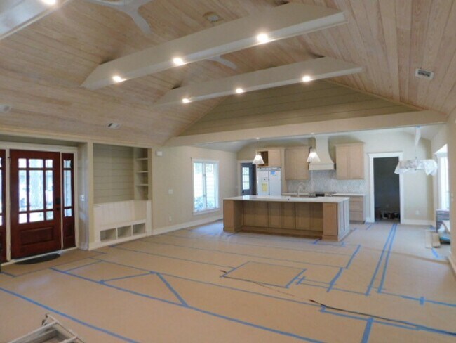 Building Photo - Lovely Remodeled Home In Hilton Head Plantation