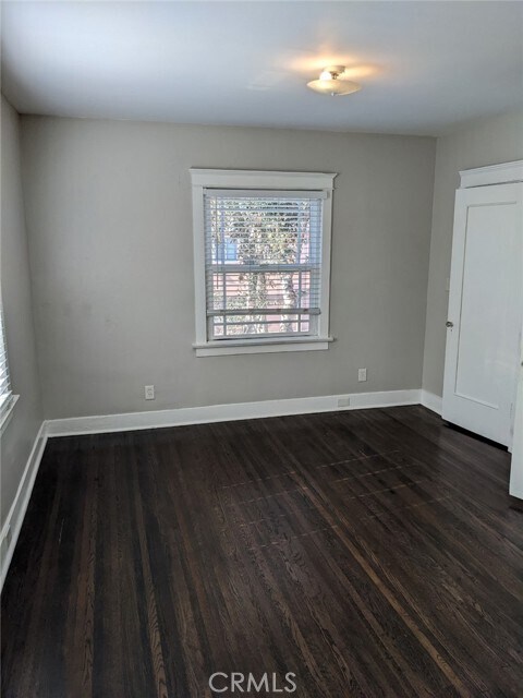 Building Photo - 1000 E 1st St