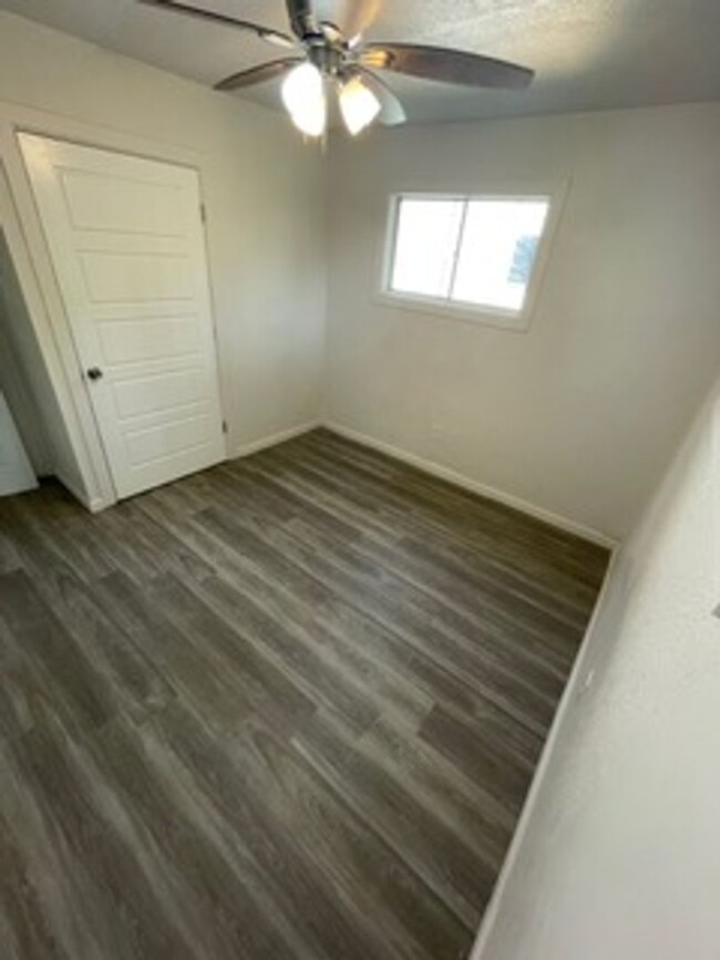 Building Photo - Updated 4BD/1BA