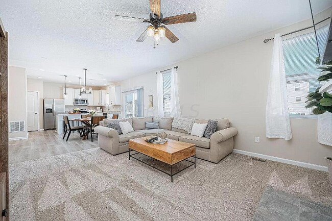 Building Photo - 304 Gray Fox Ct