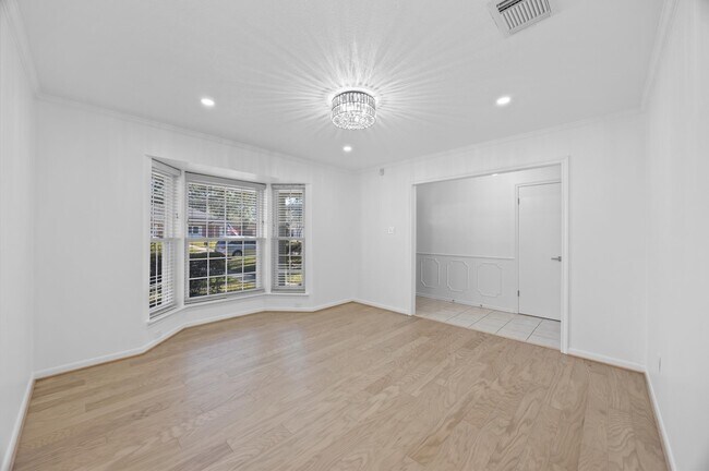 Building Photo - 25 Little John Ln