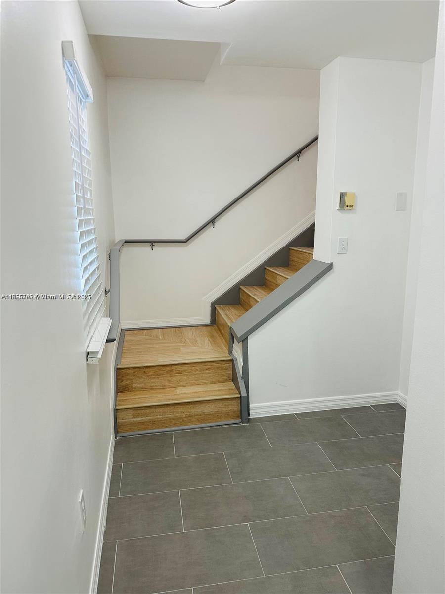 Building Photo - 2801 NE 185th St