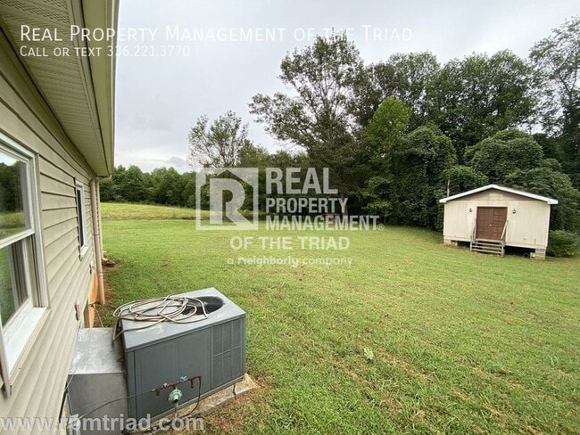 Building Photo - 2BR/1BA in Hamptonville on about 2 acres