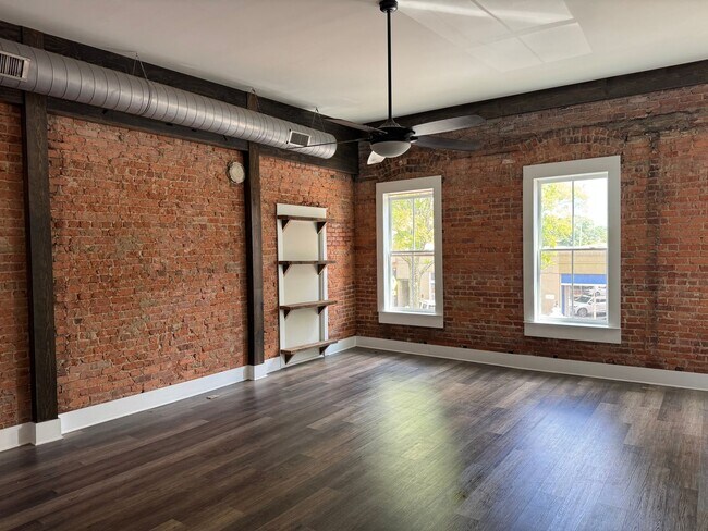 Building Photo - 127-127 W Solomon St