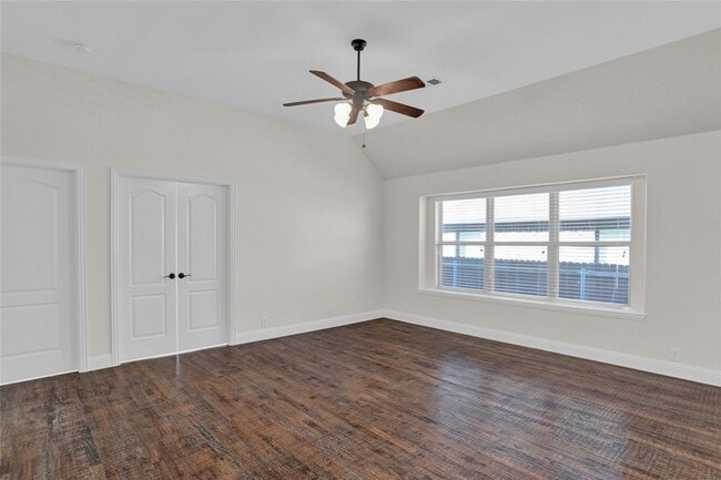 Building Photo - 2105 Burke Dr