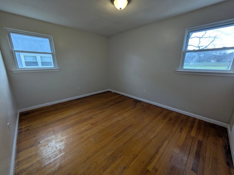 Building Photo - 617 June St