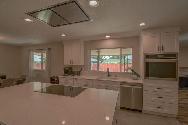 Building Photo - 9501 Arvilla Ave NE
