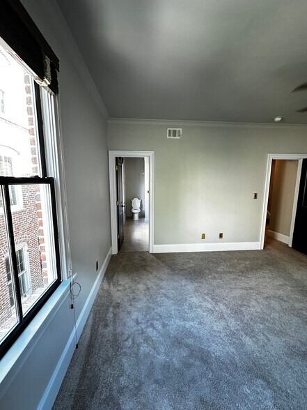 Building Photo - 450 Railroad Ave