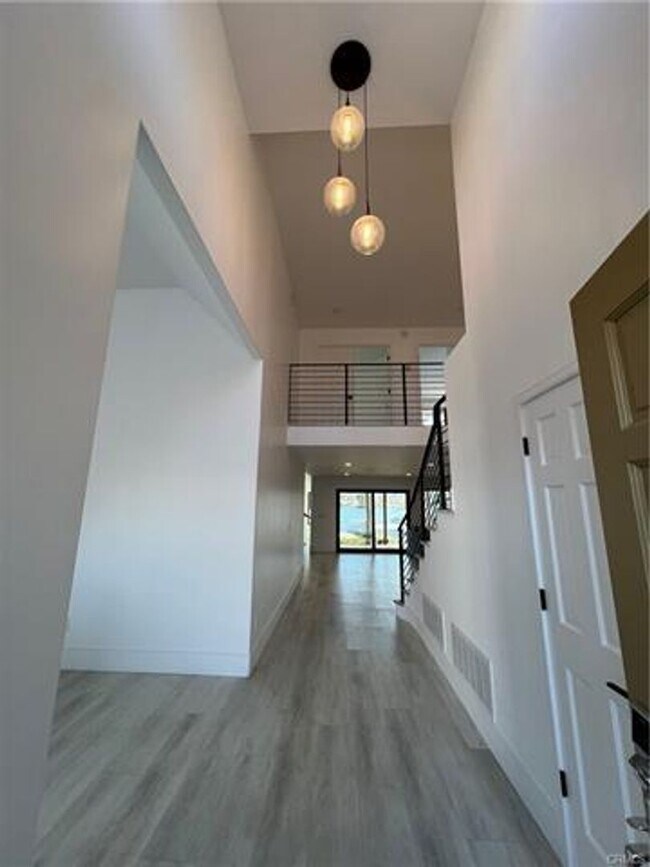 Building Photo - Stunning Lakefront Retreat in Gated Canyon...