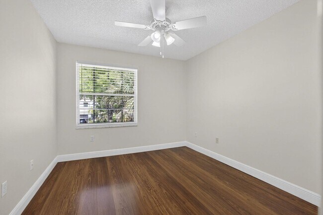 Building Photo - 1104 Oakwater Dr