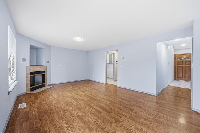 Building Photo - 6748 3rd Way SE
