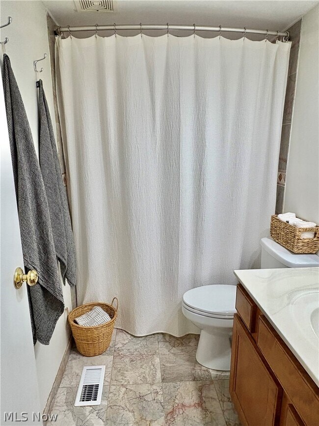 Building Photo - 6910 Carriage Hill Dr