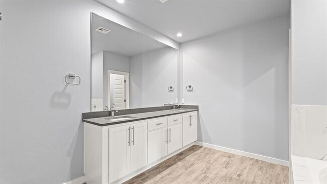 Building Photo - 217 Olde Ml Ct