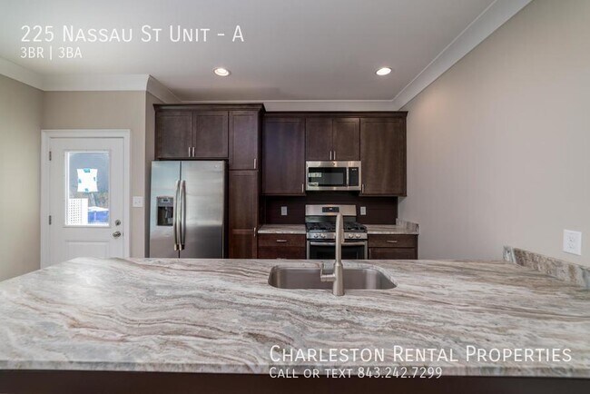 Building Photo - 225 Nassau St