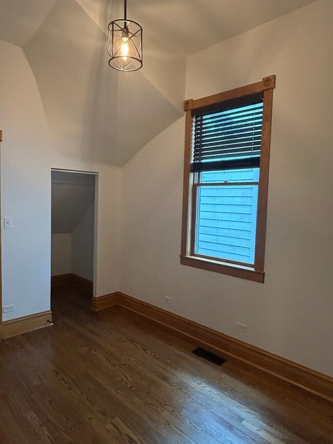 Building Photo - 1926 W Warner Ave