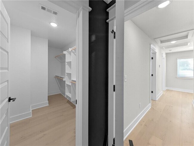 Building Photo - 30 Benwick Ln
