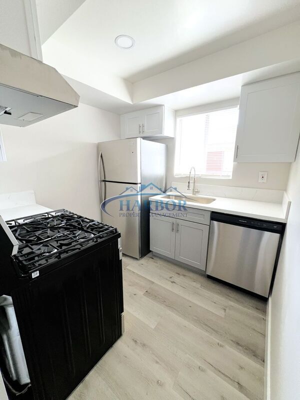 Building Photo - 2315 S Grand Ave