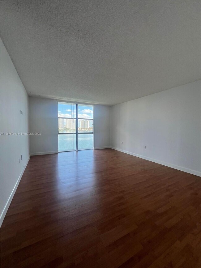 Building Photo - 17500 N Bay Rd