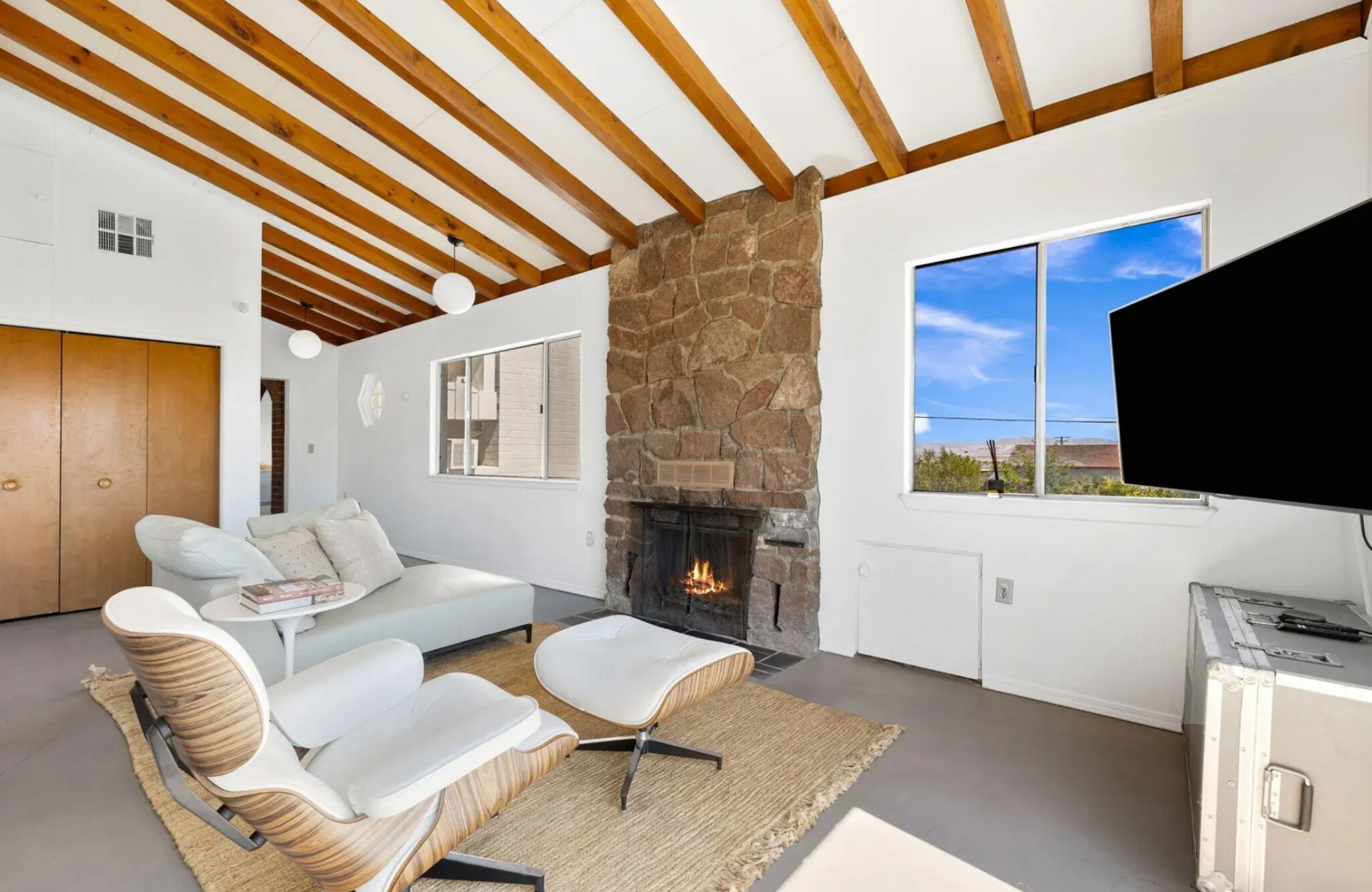 Building Photo - 7657 N Star Ave