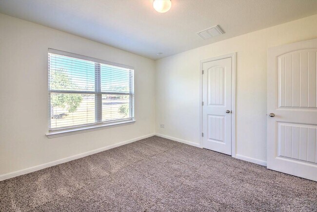 Building Photo - 2410 Great Oaks Dr