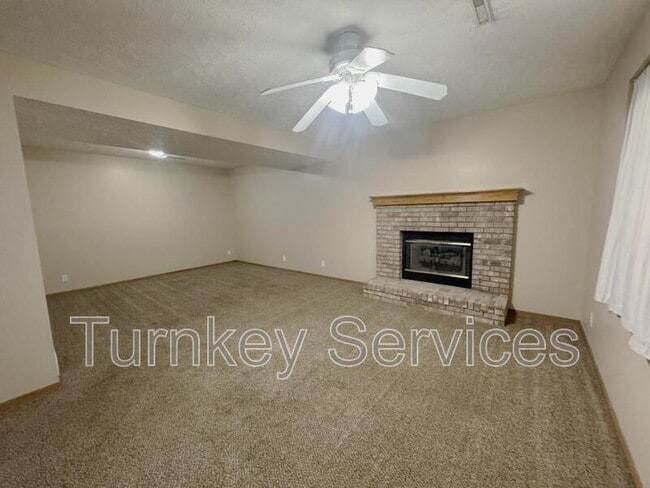 Building Photo - 2107 Queen Dr