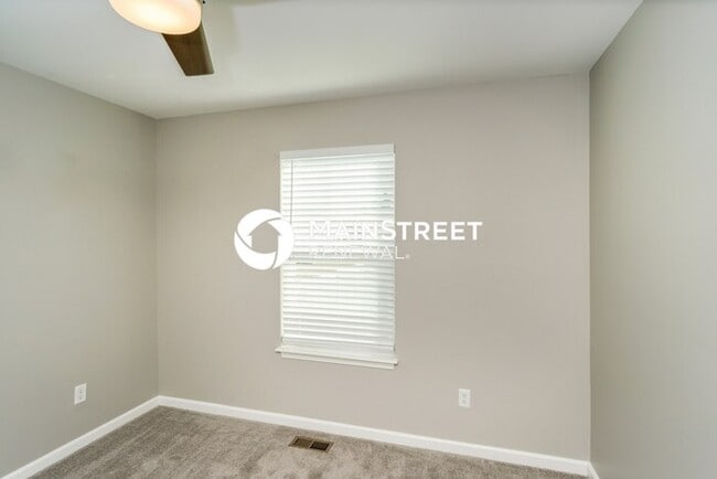 Building Photo - 3 Bedroom Pet-Friendly Home in Jeffersonville, IN with Main Street Renewal