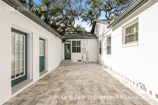 Building Photo - 106 25th Ave NE