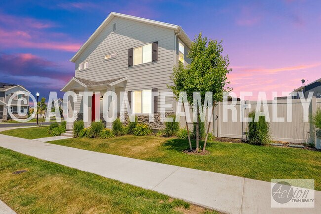 Primary Photo - Single Family Home in Syracuse!