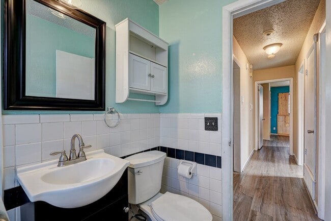 Building Photo - Charming 3 Bed 2 Bath  - Moore, OK