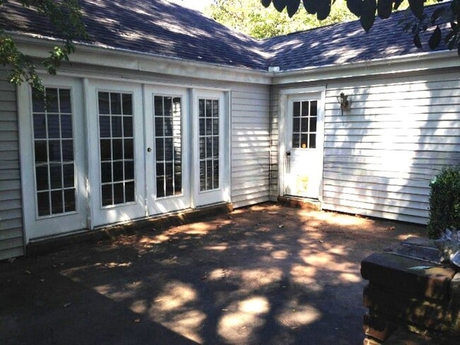 Building Photo - Beautiful Spacious Germantown Home!