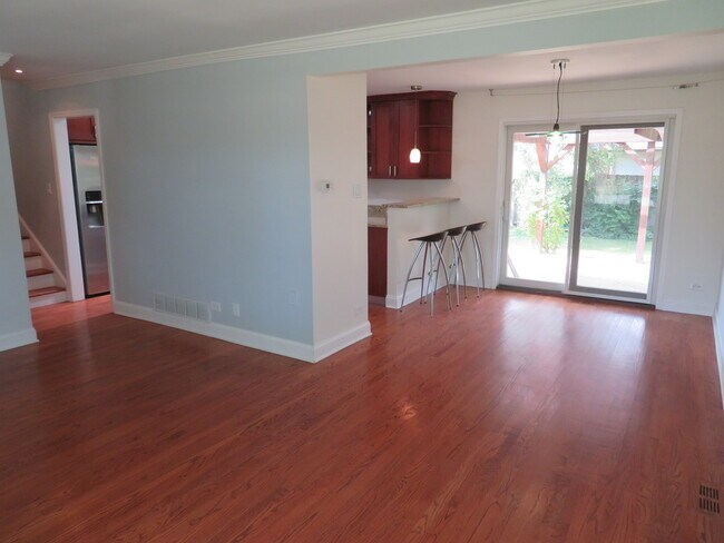 Building Photo - 932 Brantwood Ave