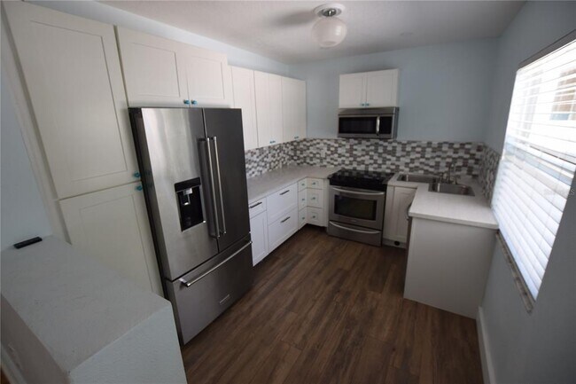Building Photo - 2212 Hoffner Ave
