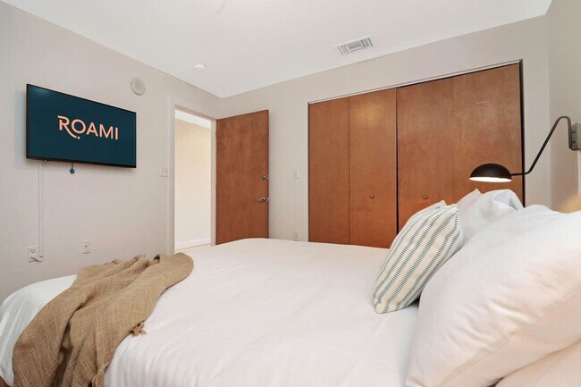 Building Photo - 7939 East Dr