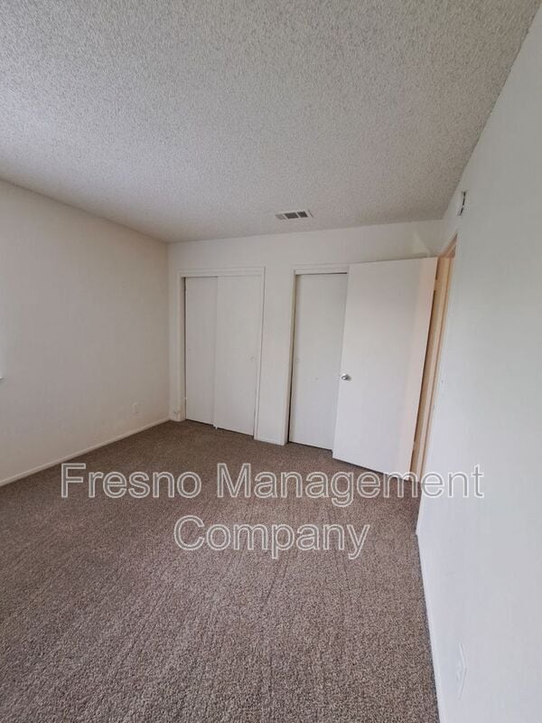 Building Photo - 4765 N Cedar Ave
