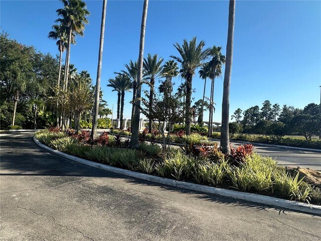 Building Photo - 5463 Vineland Rd