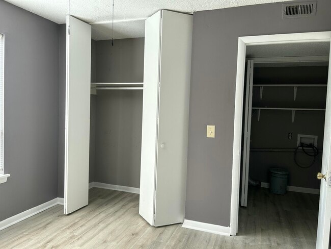 Building Photo - 251 Rast St