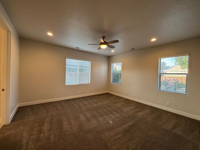 Building Photo - SPACIOUS SINGLE LEVEL HOME IN WASHINGTON FIELDS FOR RENT!