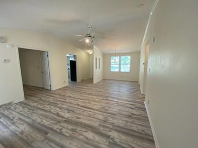 Building Photo - Hampstead - 3 Bedroom, 2 Bath Home