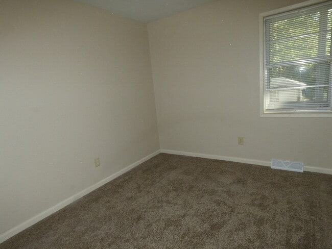 Building Photo - Beautifully Updated Property In North Kans...