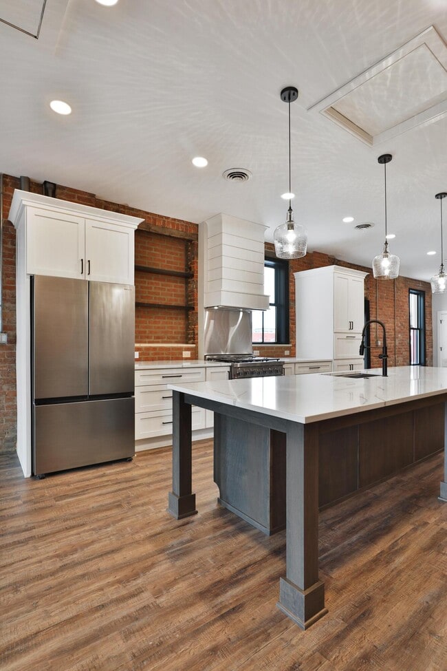 Building Photo - 370 S Washington Ave