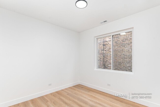 Building Photo - 2132 S Fairfield Ave