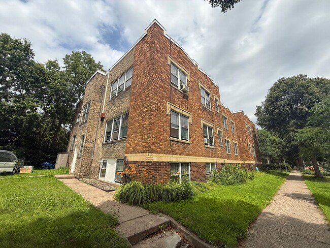 Building Photo - 530 SE 5th St