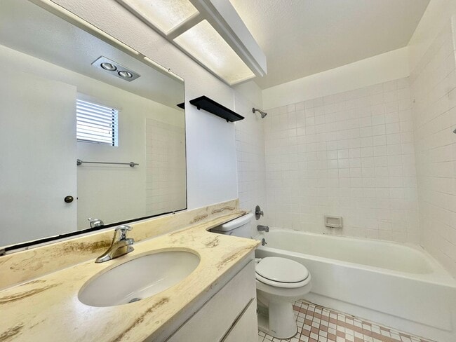 Building Photo - Beautiful 2 bedroom Condo off Adams Ave wi...