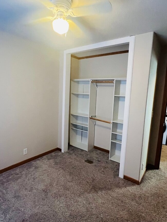 Building Photo - Charming Townhome, Prime Location, Cozy Living