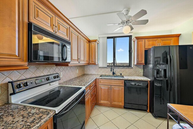 Building Photo - 400 Ocean Trail Way