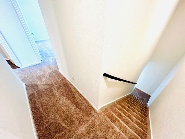 Building Photo - Gorgeous 3 bedroom | 2.5 bath home in great location!