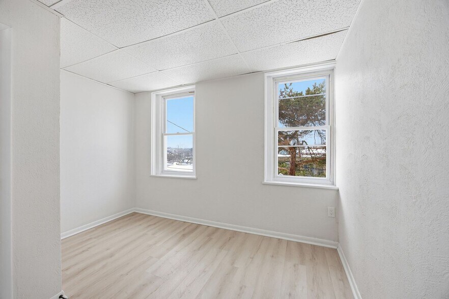 Building Photo - 141 Oneida St