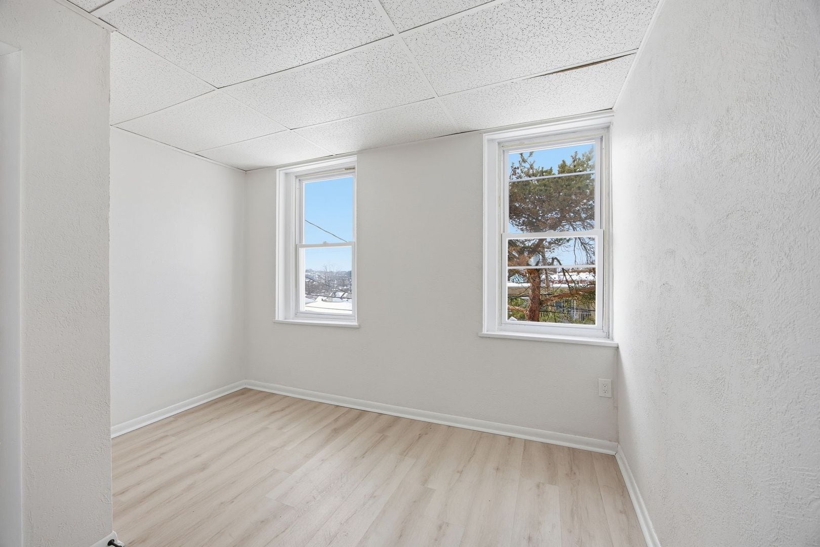 Building Photo - 141 Oneida St